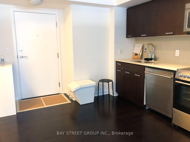 605 - 295 Adelaide St W, Toronto, M5V 1P7 | Image 3