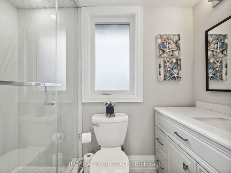 296 Betty Ann Dr  Toronto, M2R 1B1 | Image 21