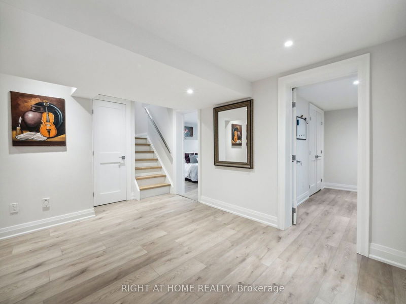 296 Betty Ann Dr  Toronto, M2R 1B1 | Image 24