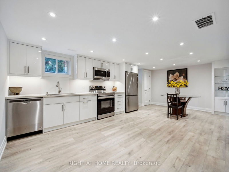 296 Betty Ann Dr  Toronto, M2R 1B1 | Image 25