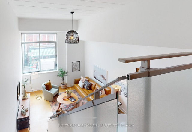 212 - 160 Baldwin Street