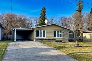 home for lease on Bsmnt-6 Blithfield Avenue