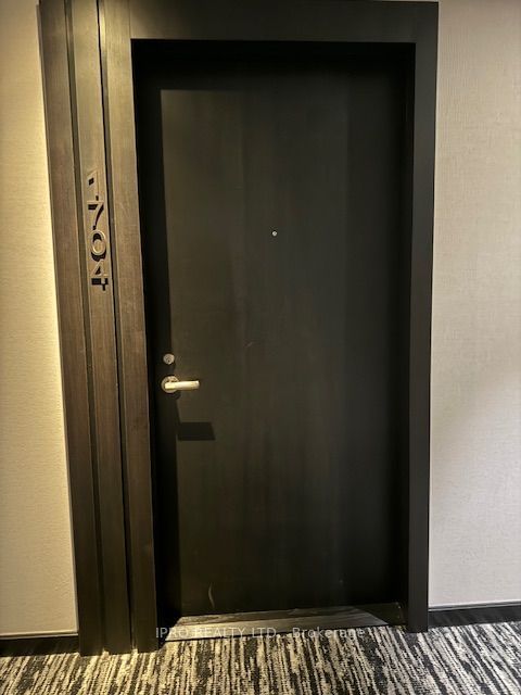 home for lease on 1704-501 Yonge Street