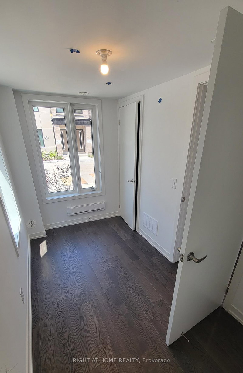 32 Spruce Pines Cres, Toronto, M4A 0A9 | Image 2