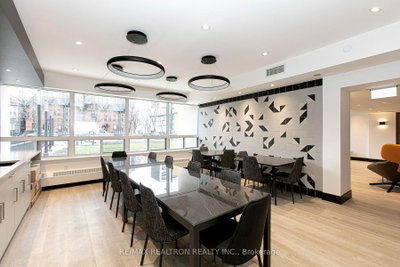Unit 403 — 666 Spadina Avenue — photo 2