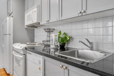 Unit 1014 — 85 Bloor Street E — photo 6