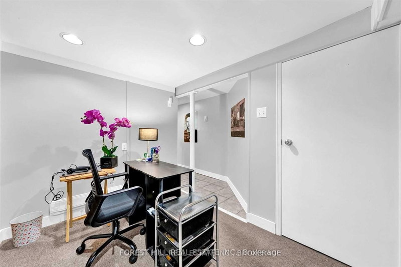 Lower - 996 Bayview Ave, Toronto, M4G 2Z6 | Image 3