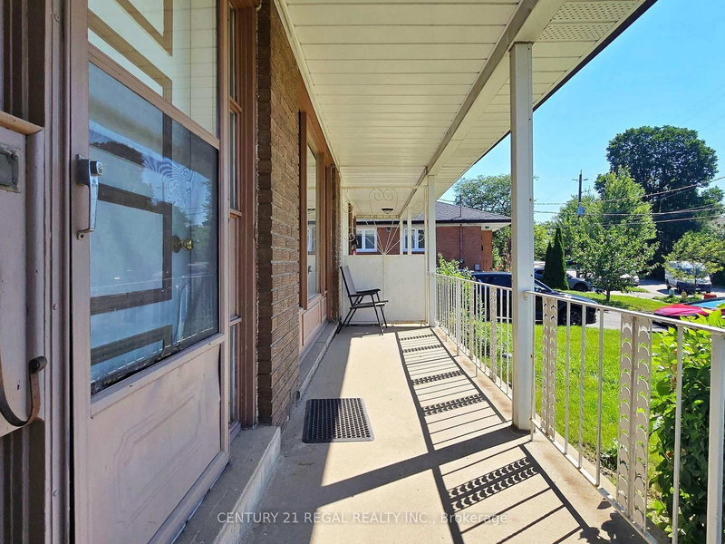 2 Slidell Cres, Toronto, M3A 2C4 | Image 3
