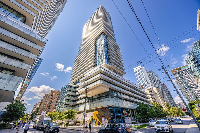 home for lease on 330-161 Roehampton Avenue