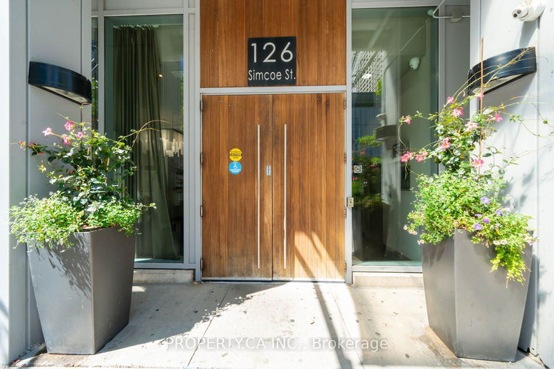 home for lease on 1807-126 Simcoe Street
