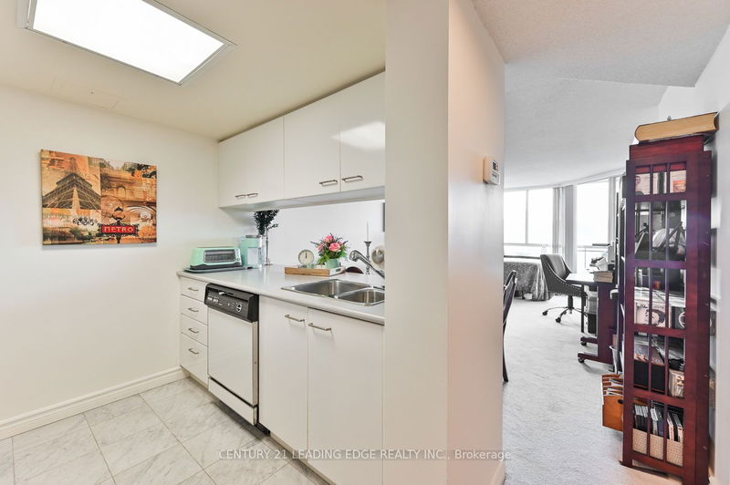  3112 - 38 Elm St  Toronto, M5G 2K5 | Image 15