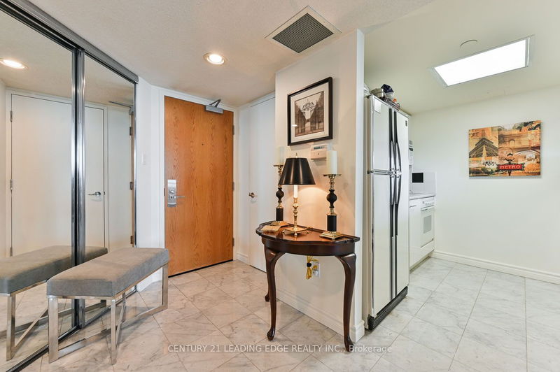  3112 - 38 Elm St  Toronto, M5G 2K5 | Image 7