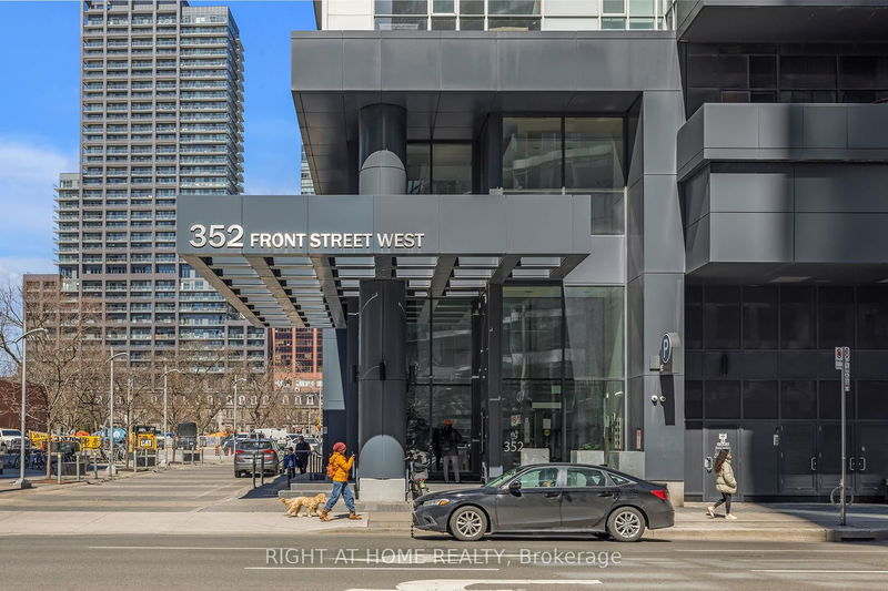 home for lease on 806-352 Front Street W