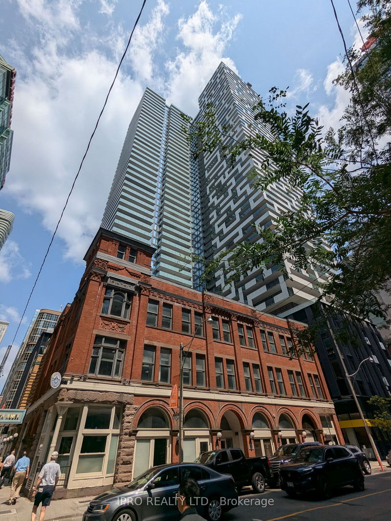 home for lease on 205-25 Richmond Street E