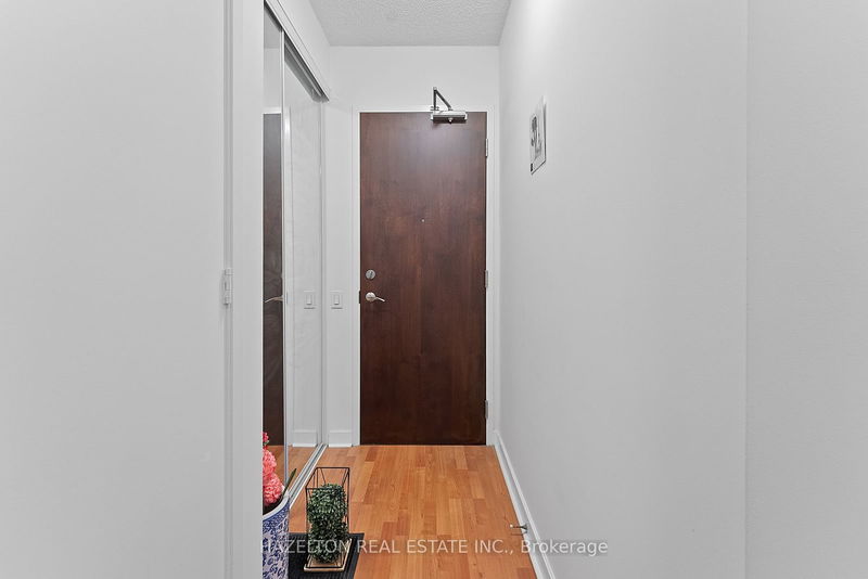  1709 - 85 Bloor St E Toronto, M4W 3Y1 | Image 2