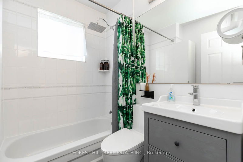 300 Seaton St  Toronto, M5A 2T7 | Image 10