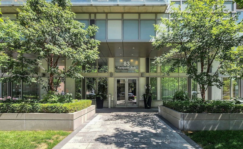 home for lease on 804-83 Redpath Avenue