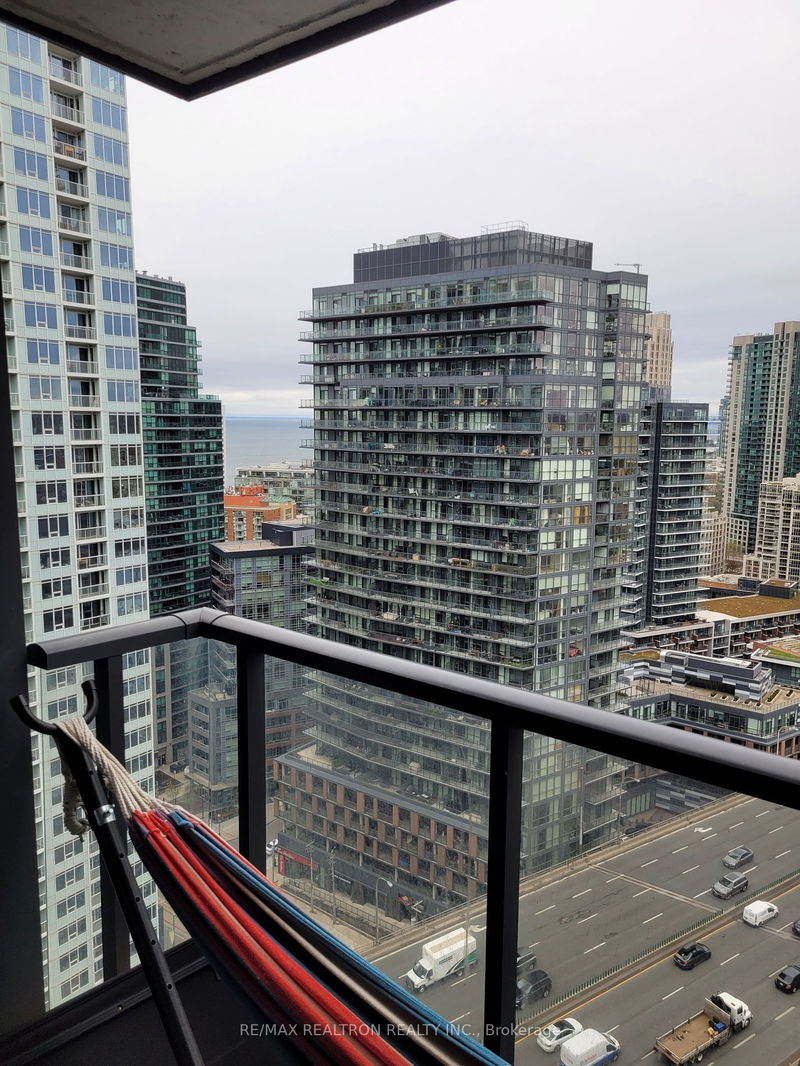 home for lease on 2803-70 Queens Wharf Road