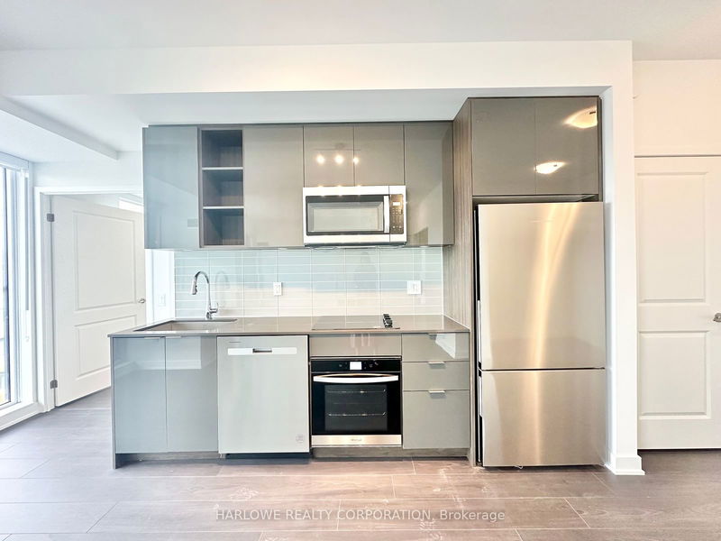 home for lease on 1102-543 Richmond Street W