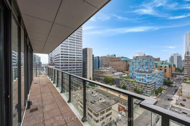  1829Lph - 111 Elizabeth St  Toronto, M5G 1P7 | Image 27