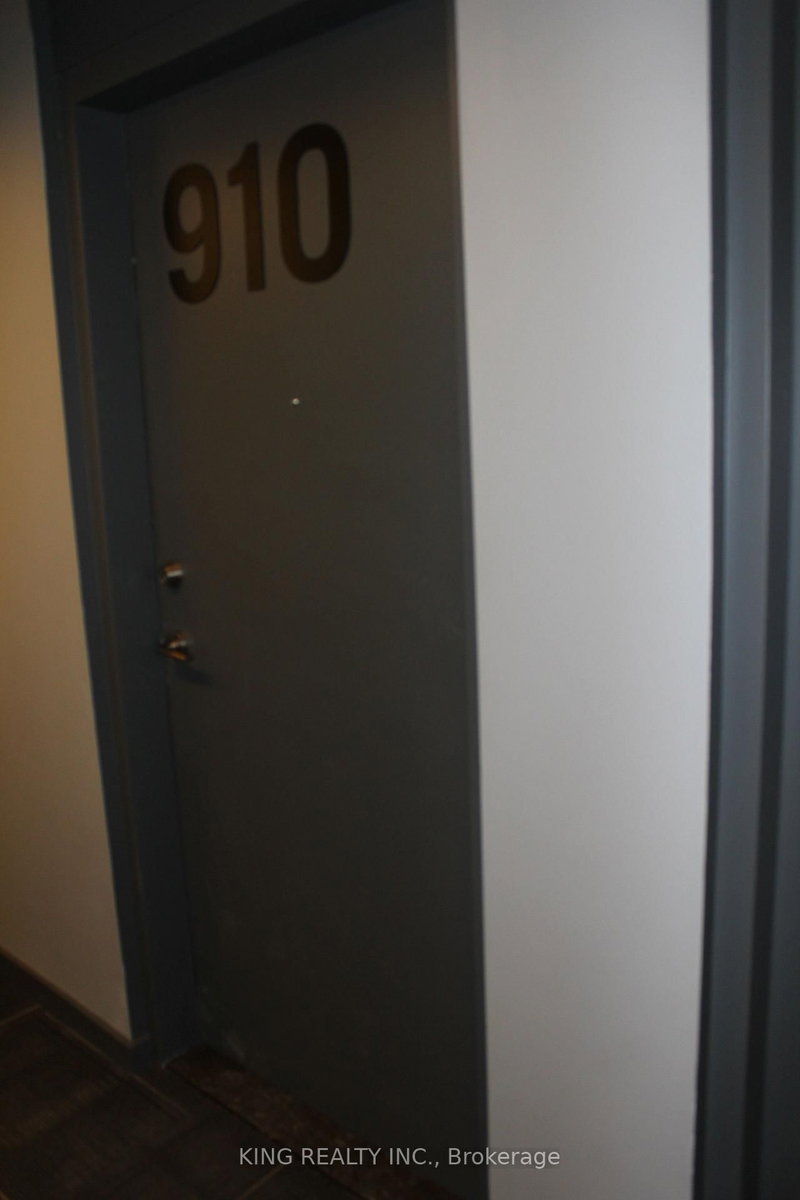 910 - 21 lawren Harris Sq, Toronto, M5A 1H7 | Image 2