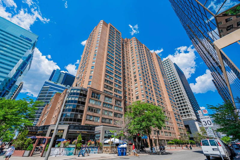 home for lease on 2509-633 Bay Street