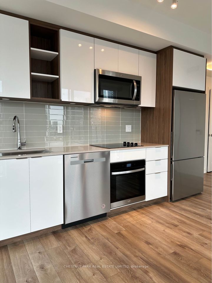 home for lease on 1210-543 Richmond Street W