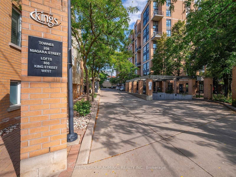 home for lease on Th 25-208 Niagara Street