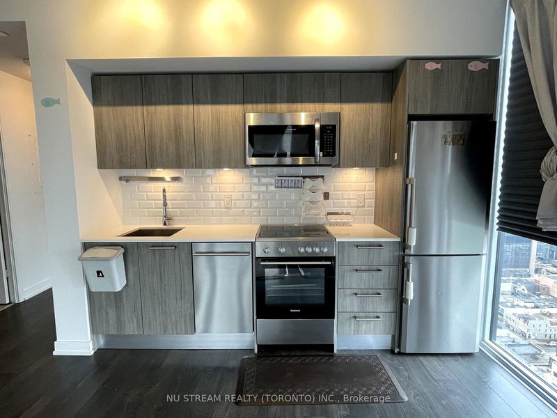 home for lease on 3309-28 Wellesley Street E