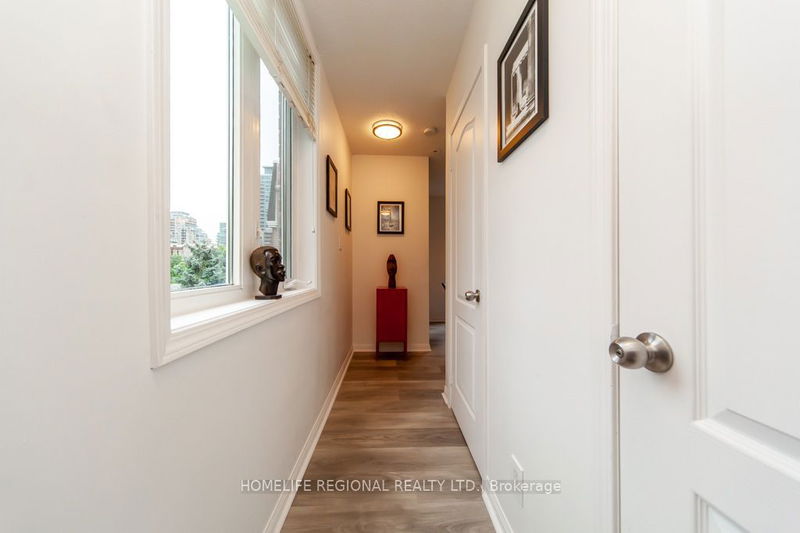  428 - 12 Douro St  Toronto, M6K 3M4 | Image 2