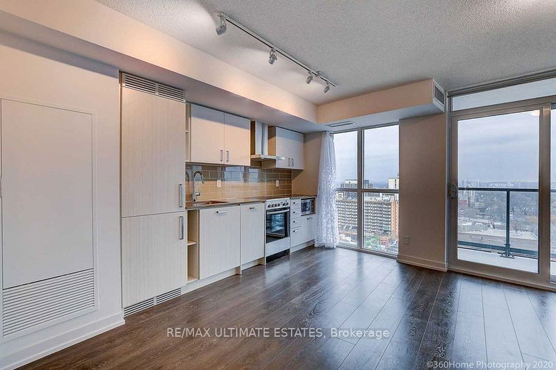 home for lease on 1711-125 Redpath Avenue