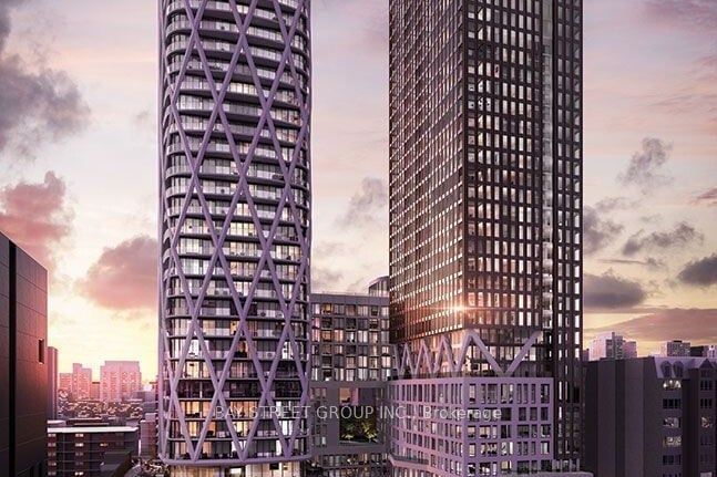 home for lease on 826-230 Simcoe Street