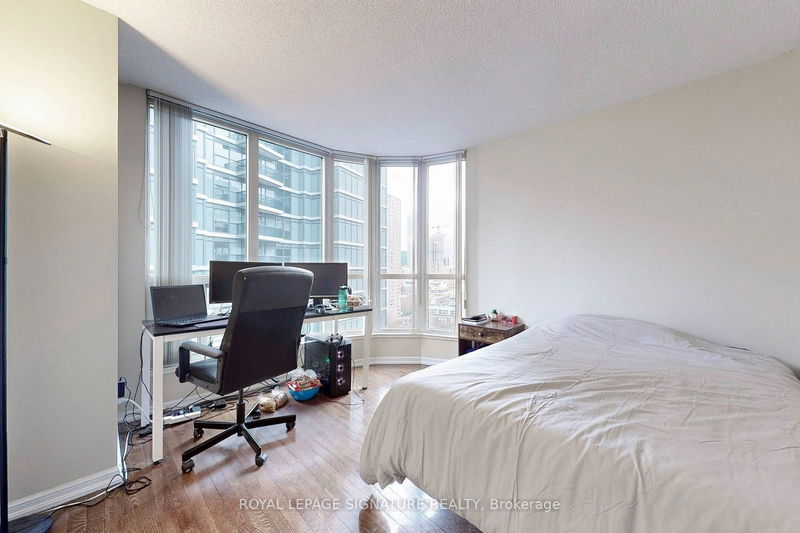  1415 - 7 Carlton St  Toronto, M5B 2M3 | Image 14