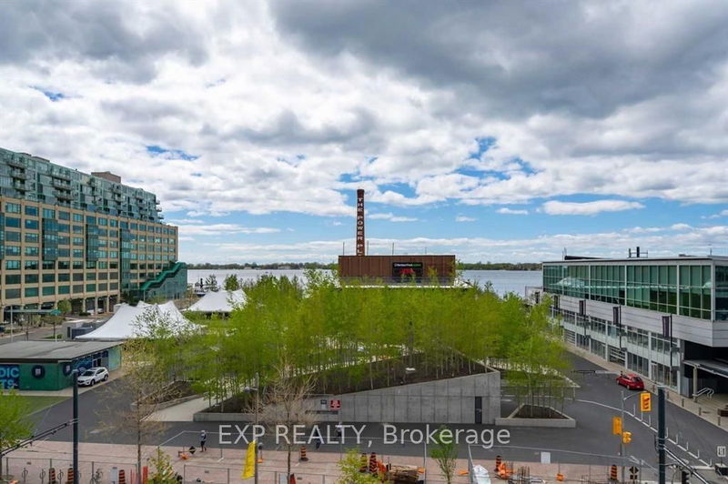 home for lease on 407-218 Queens Quay W