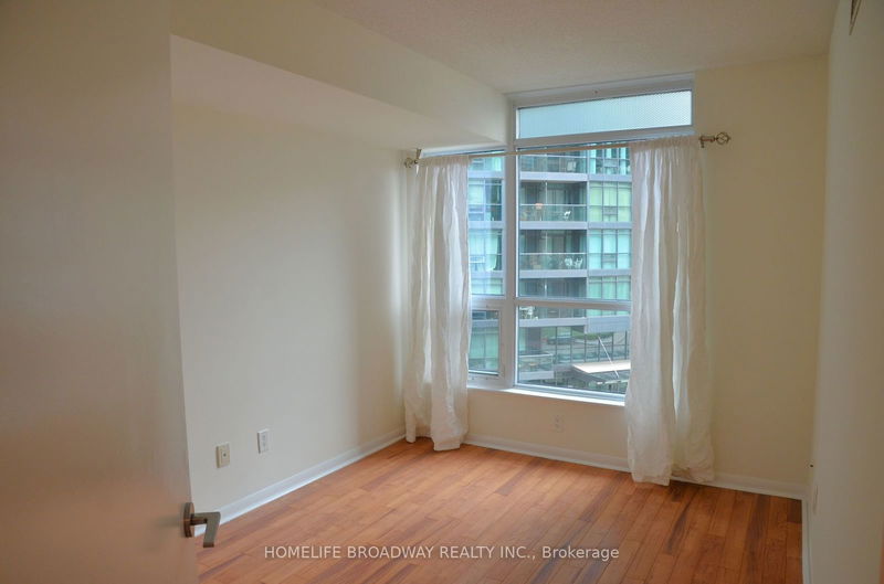  418 - 219 Fort York Blvd  Toronto, M5V 1B1 | Image 6