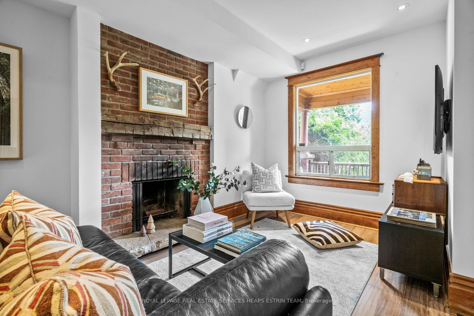 Listing Image 4
