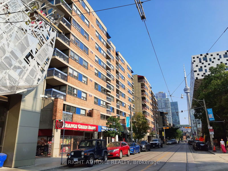 home for lease on 807-105 McCaul Street