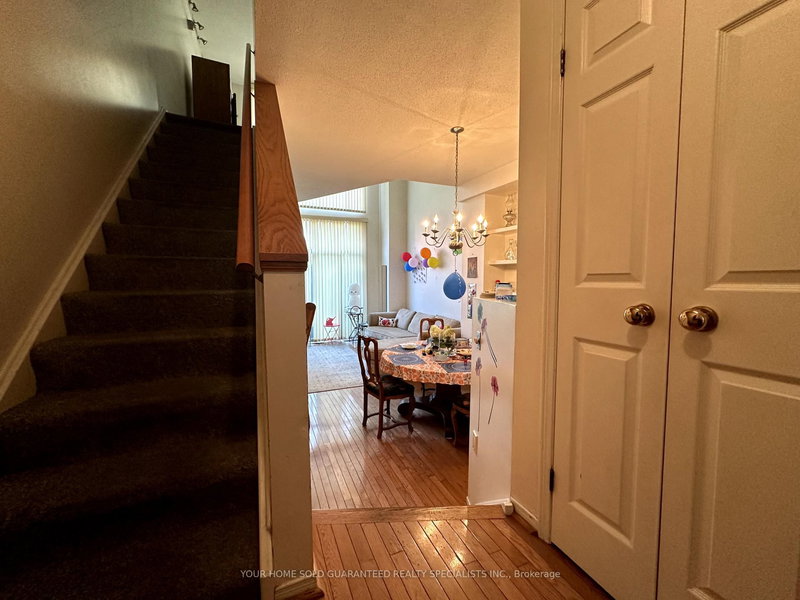 5 Wascana Ave, Toronto, M5A 1V6 | Image 2