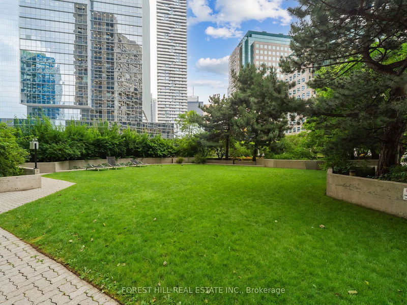  604 - 65 Harbour Sq  Toronto, M5J 2L4 | Image 36