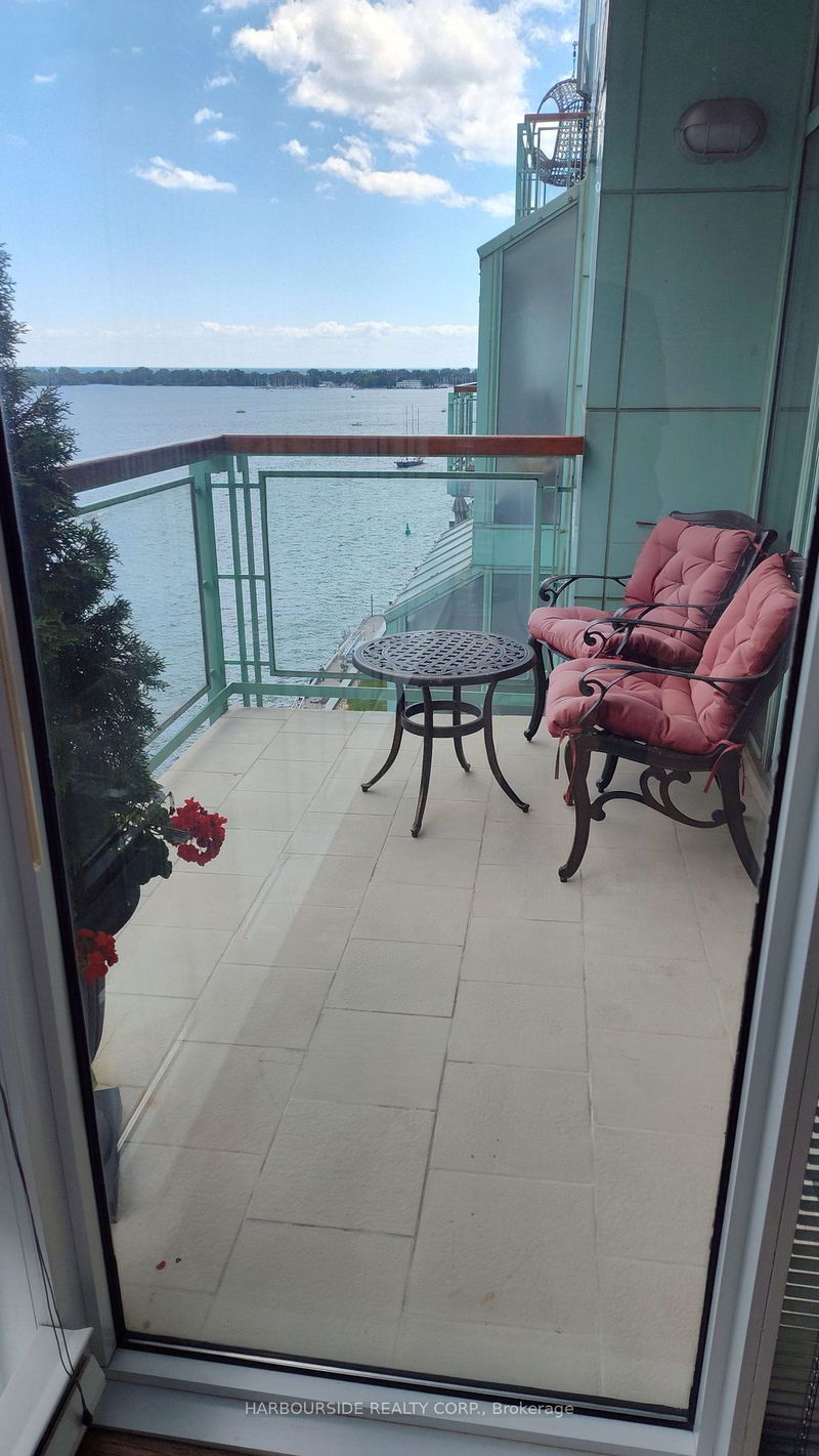 home for lease on 1118-211 Queens  Quay  W