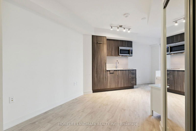  301W - 27 BATHURST St  Toronto, M5V 0R1 | Image 13