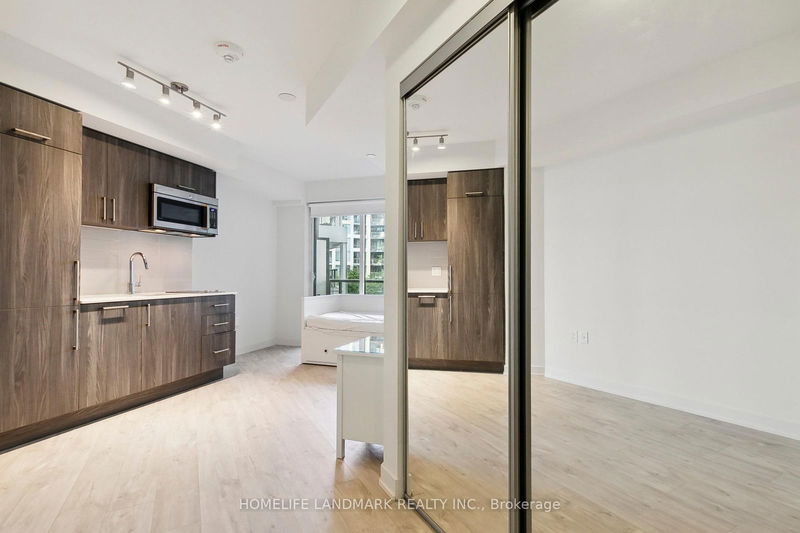  301W - 27 BATHURST St  Toronto, M5V 0R1 | Image 14