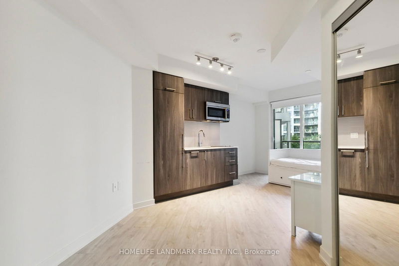  301W - 27 BATHURST St  Toronto, M5V 0R1 | Image 15