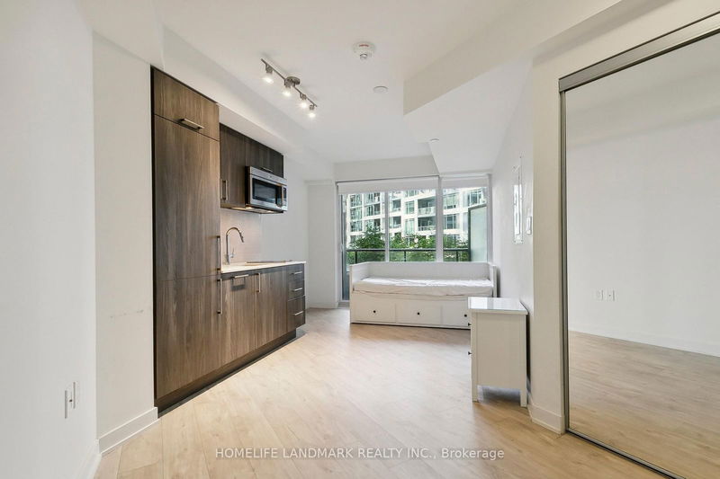  301W - 27 BATHURST St  Toronto, M5V 0R1 | Image 17