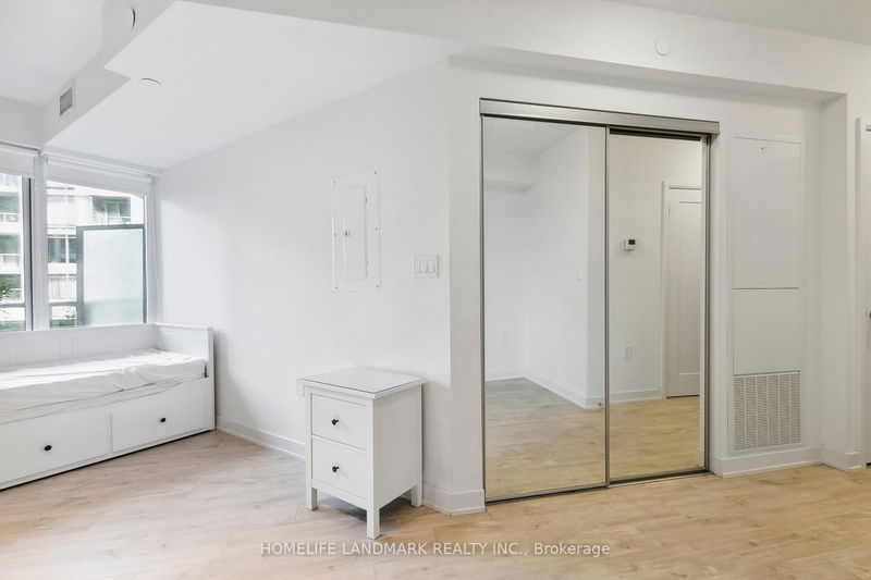  301W - 27 BATHURST St  Toronto, M5V 0R1 | Image 8