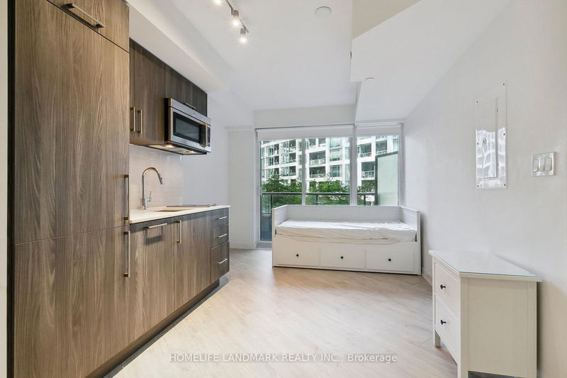  301W - 27 BATHURST St  Toronto, M5V 0R1 | Image 9