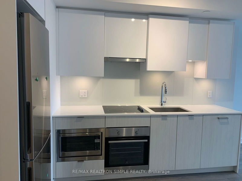 home for lease on 3211-195 Redpath Avenue