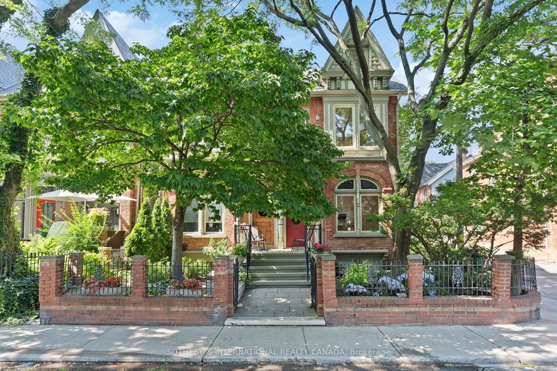 home for lease on Upper-420 Wellesley Street E