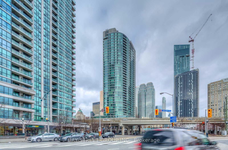 home for lease on 2910-18 Yonge Street