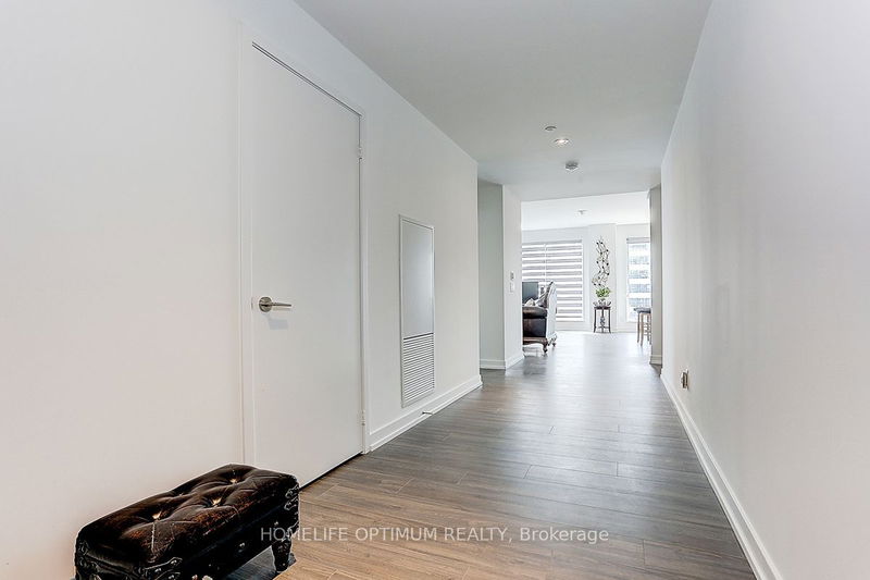  LPH2 - 20 Edward St  Toronto, M5G 1C9 | Image 9